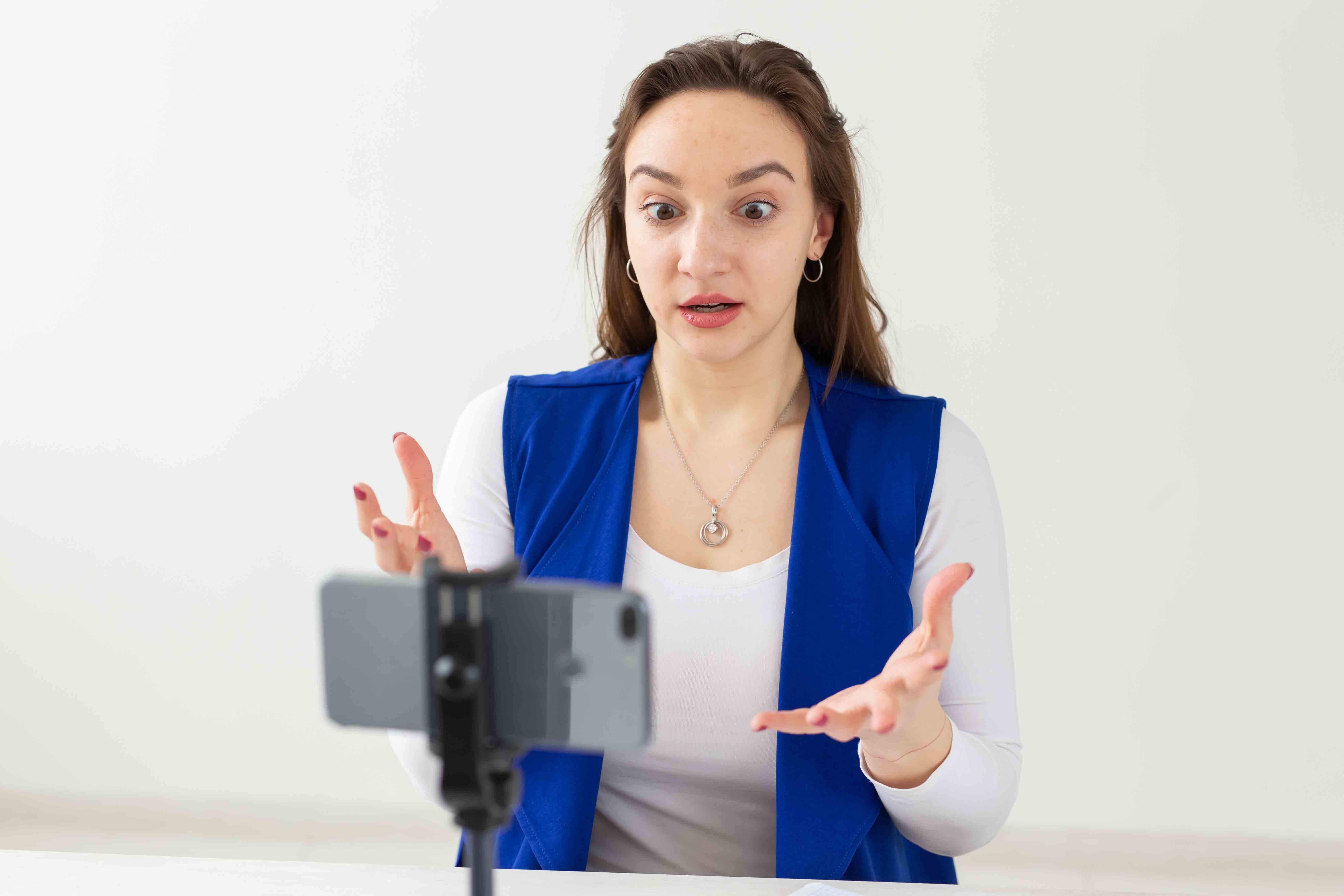 blogging-and-vlog-concept-young-woman-blogger-ta-2025-02-24-14-17-38-utc Kopie.jpg