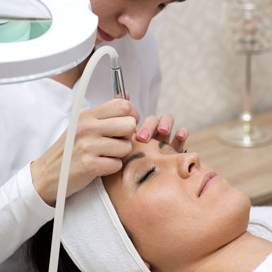 m-c-n_kosmetik_rheda-wiedenbrueck_behandlung_mikrodermabrasion-anwendung.jpg