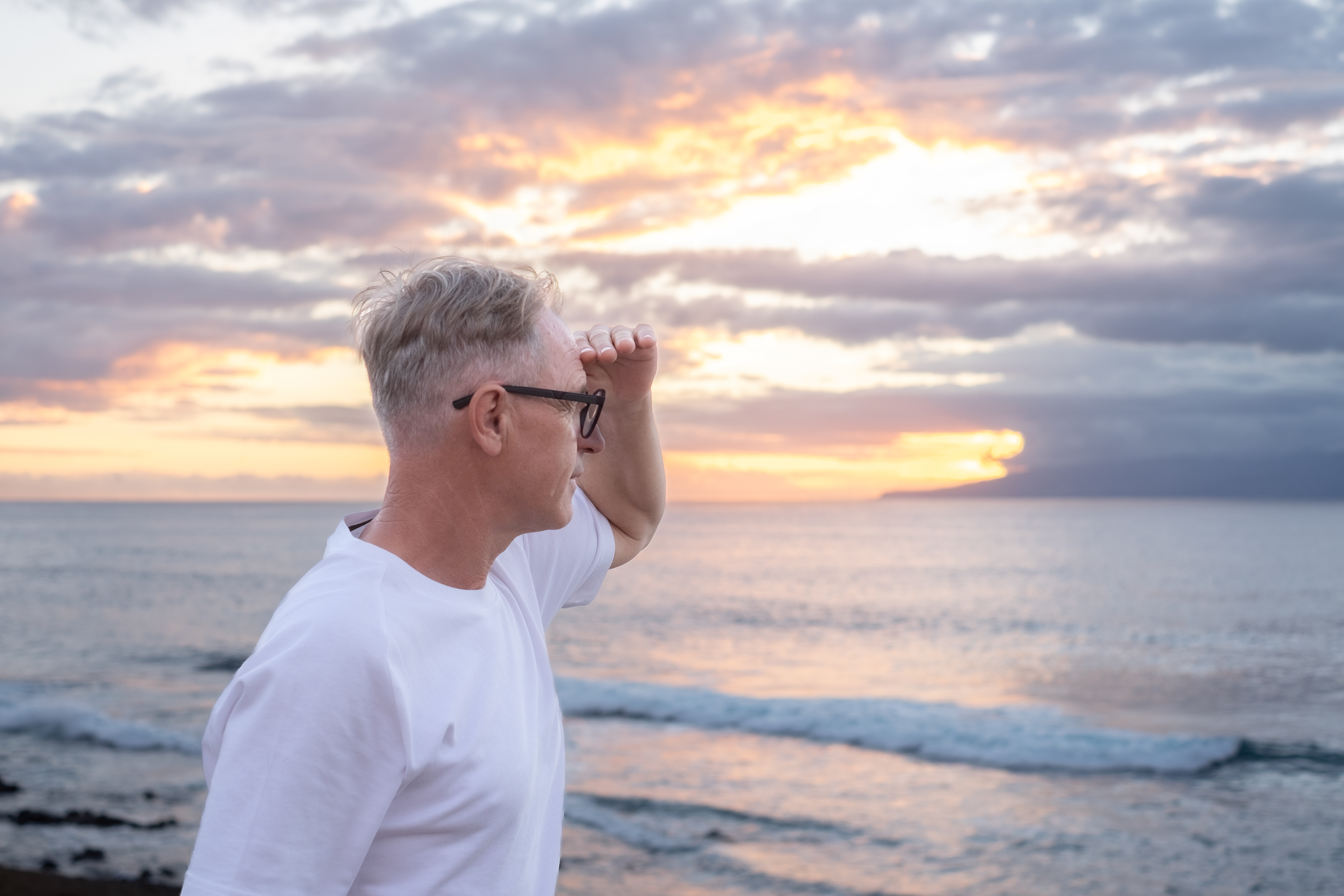 10 Anzeichen einer Midlife-Crisis – erkenne die Warnsignale