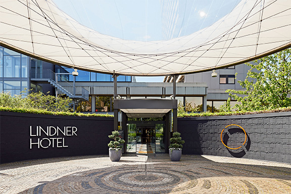 Lindner_Hotel_Entrance.jpg