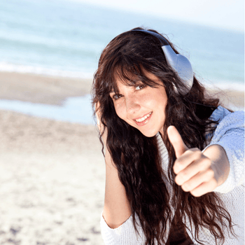 Frau + Kopfhörer + Strand (350 x 350 px).png