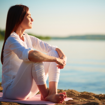Frau am Meer Meditation 350 × 350.png