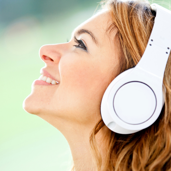 Frau + Kopfhörer(350 x 350 px) (2).png