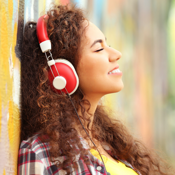 Frau + Kopfhörer(350 x 350 px).png