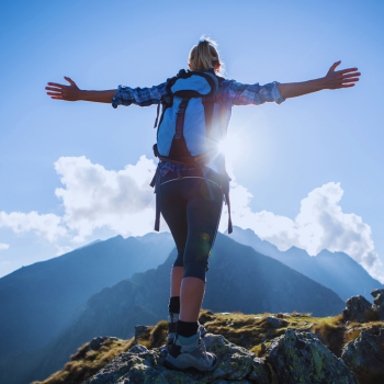 Frau auf dem Berggipfel (350 × 350 px).png