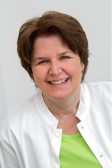 Silvia Büchel, Apothekerin