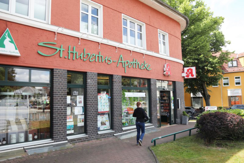 Außenansicht der St. Hubertus-Apotheke