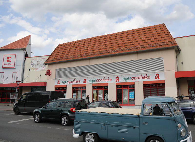 Außenansicht der Eger-Apotheke