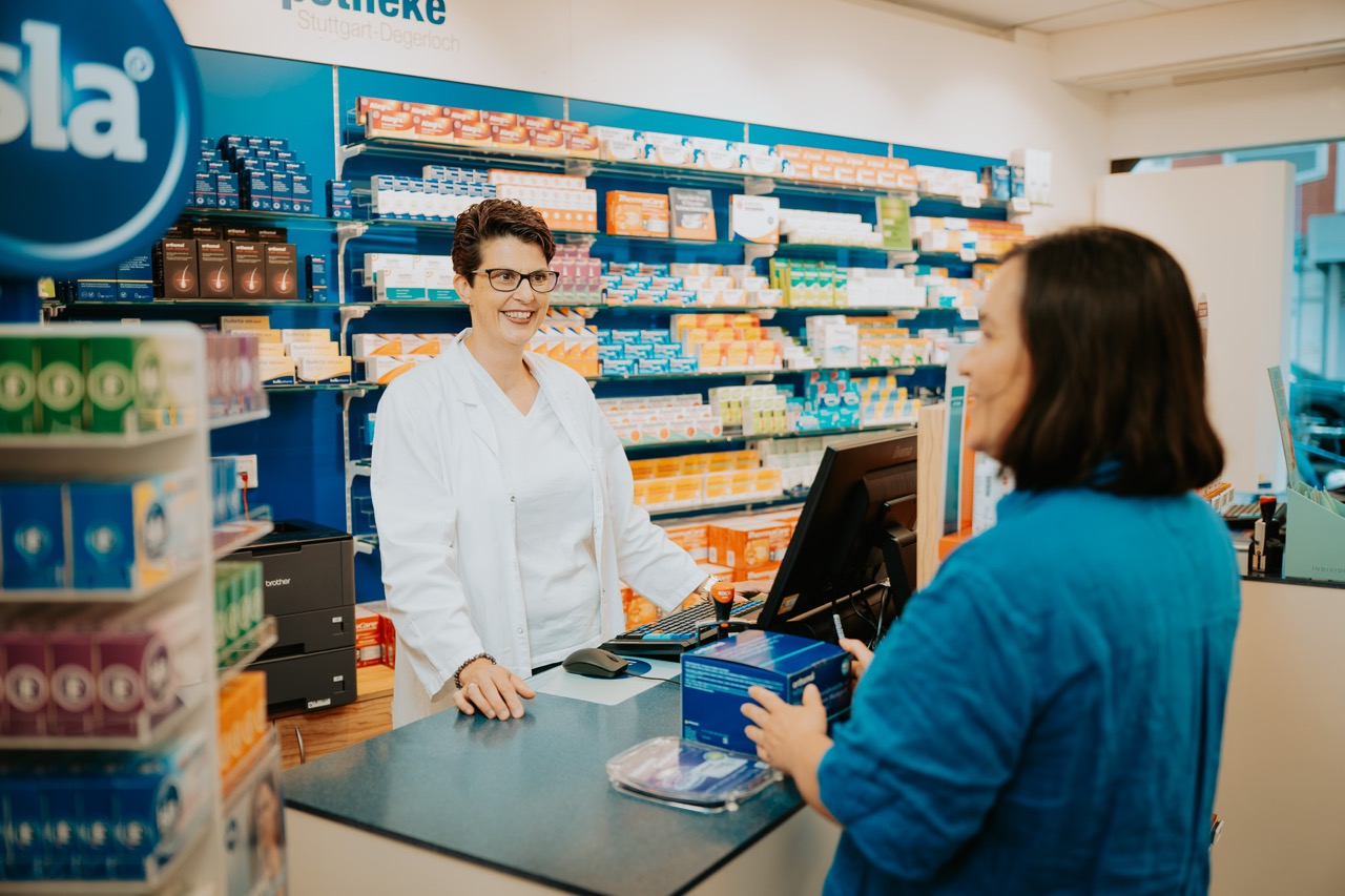 Apothekerin in der Beratung