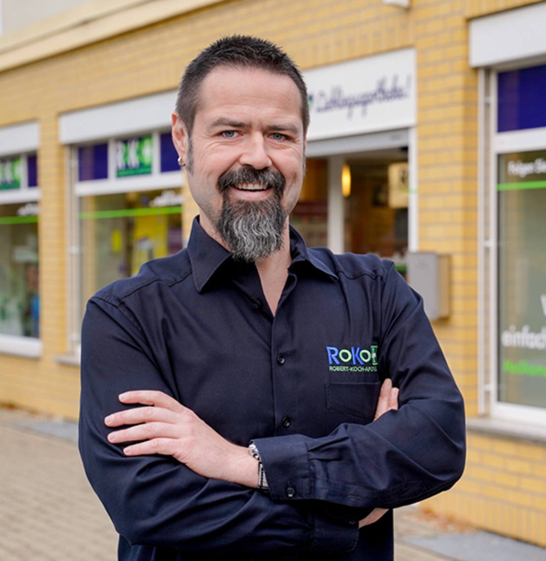 Inhaber Björn Arbter vor einer seiner Apotheken