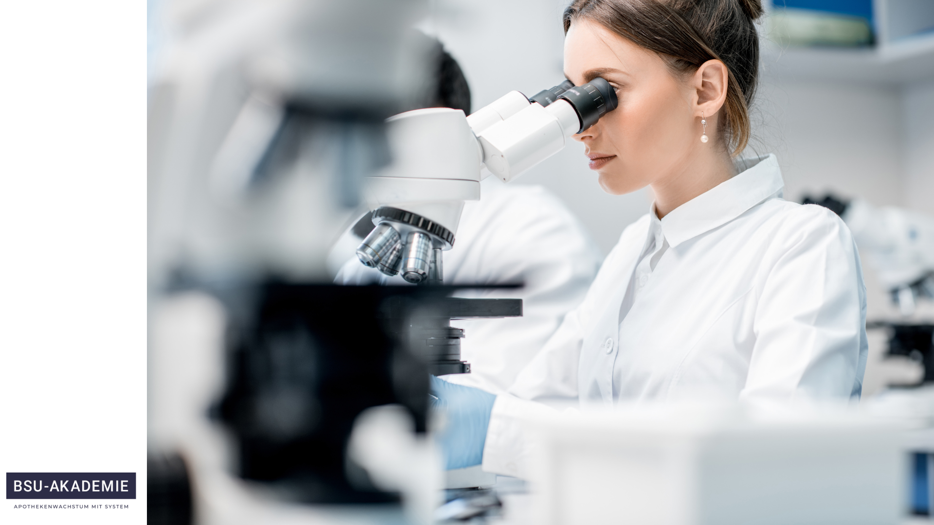 Apothekerin im Labor