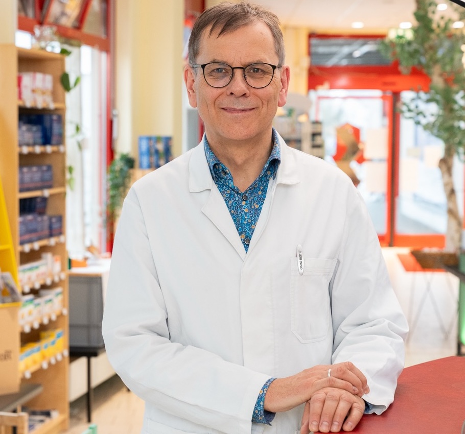 Portrait von Reinhard Eger in der Eger Apotheke