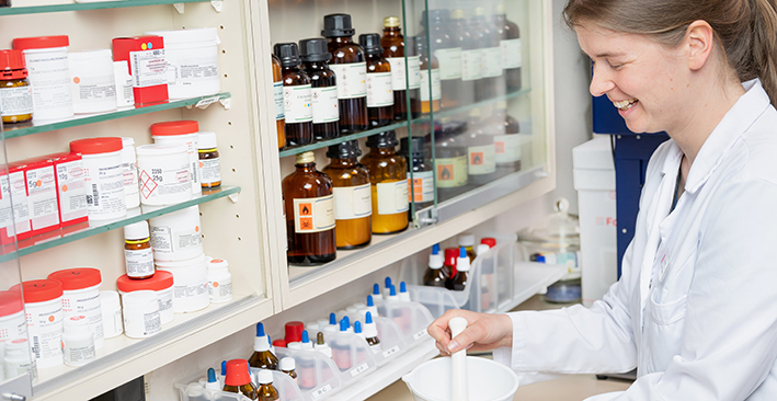 Apotheker im Verkauf - Anna Apotheke Neufahrn