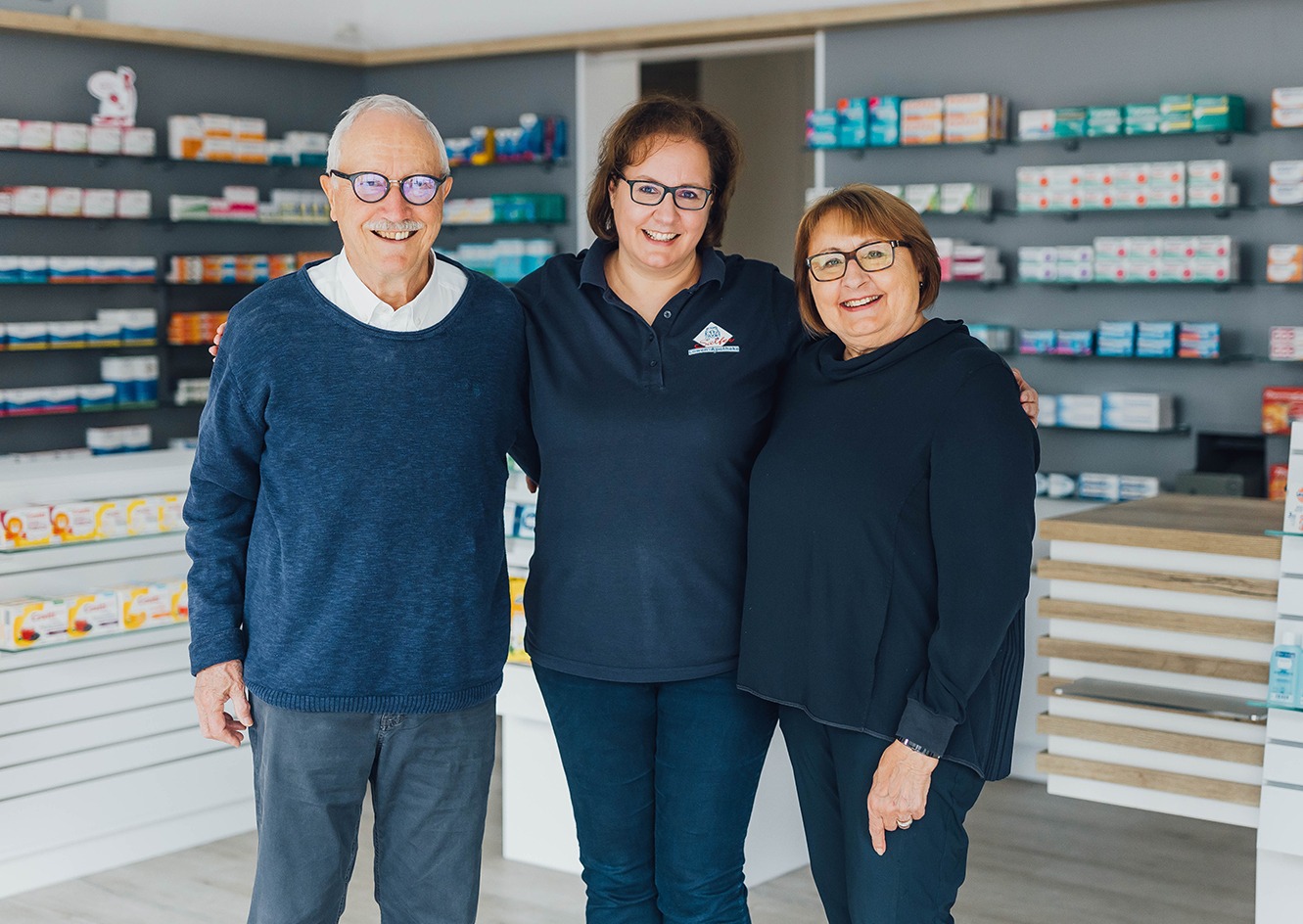 Isabell Salfer mit ihren Eltern, den ehemaligen Apothekeninhabern