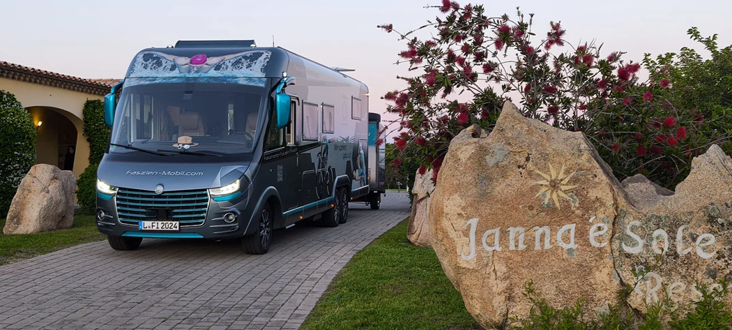 Das Faszien Mobil bringt professionelle Faszientherapie direkt zu Sportveranstaltungen vor Ort
