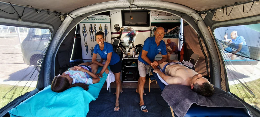 Mobile Faszien Behandlung direkt vor Ort zur schnelleren Regeneration von Sportlern