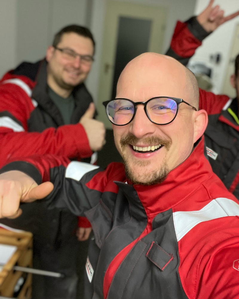 Alexander Braun EConzept mit 2 Technikern.png
