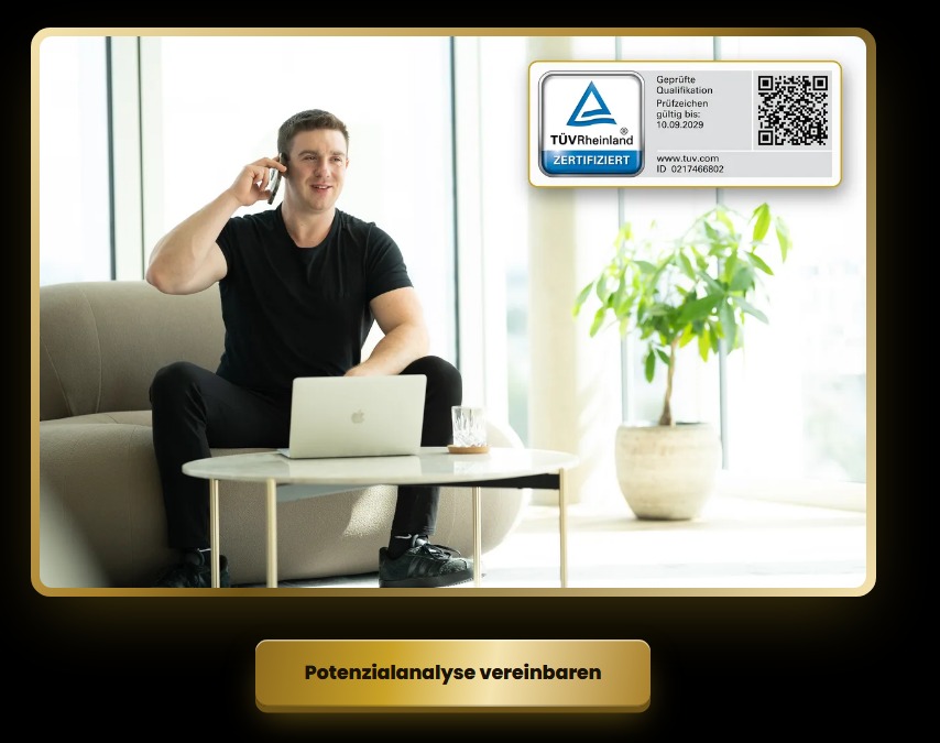 Remote Sales Berater arbeitet flexibel und ortsunabhängig am Laptop