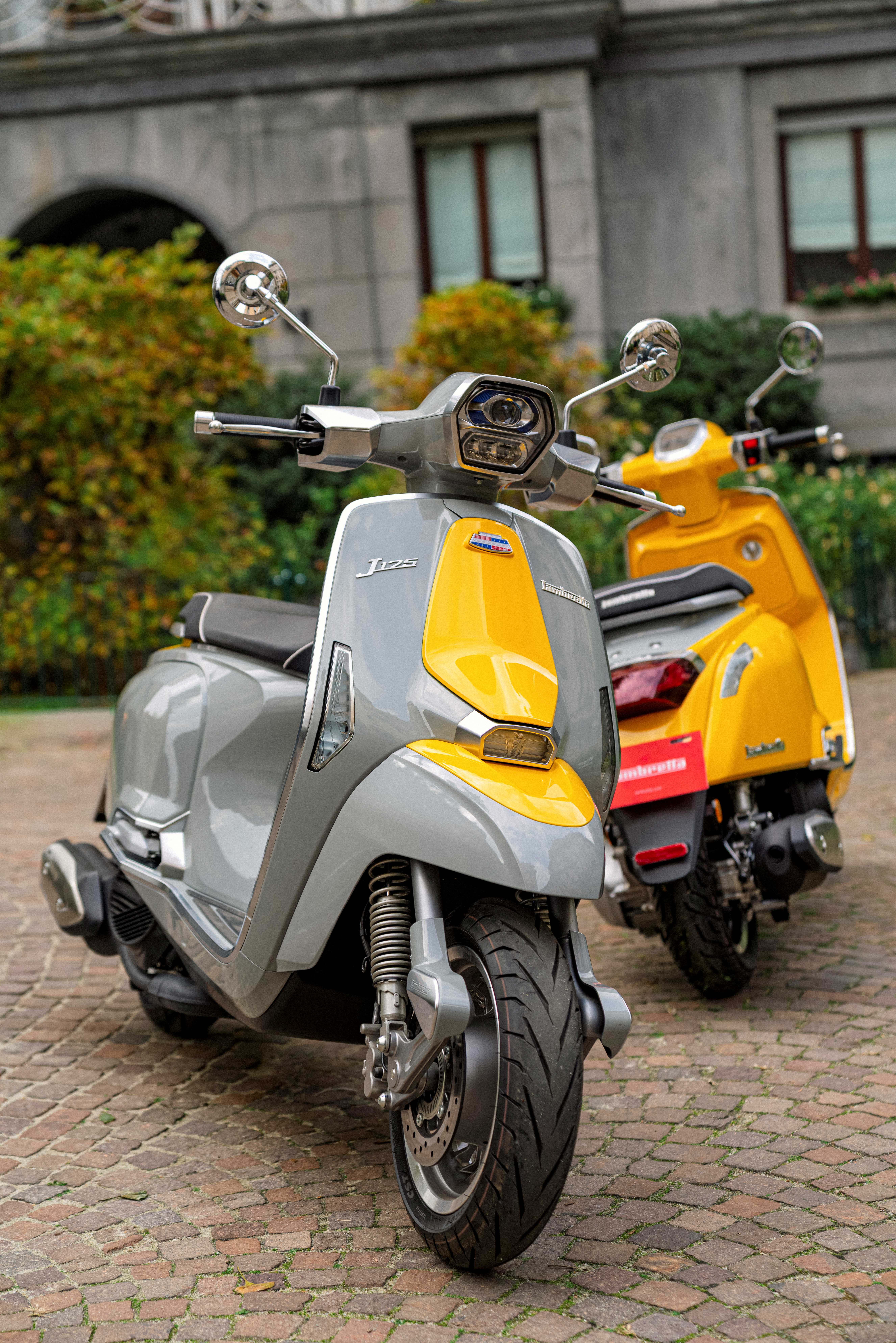 Lambretta_j125_12.jpg
