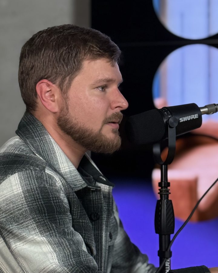 Marcus DEIN bei einer Podcast-Aufnahme