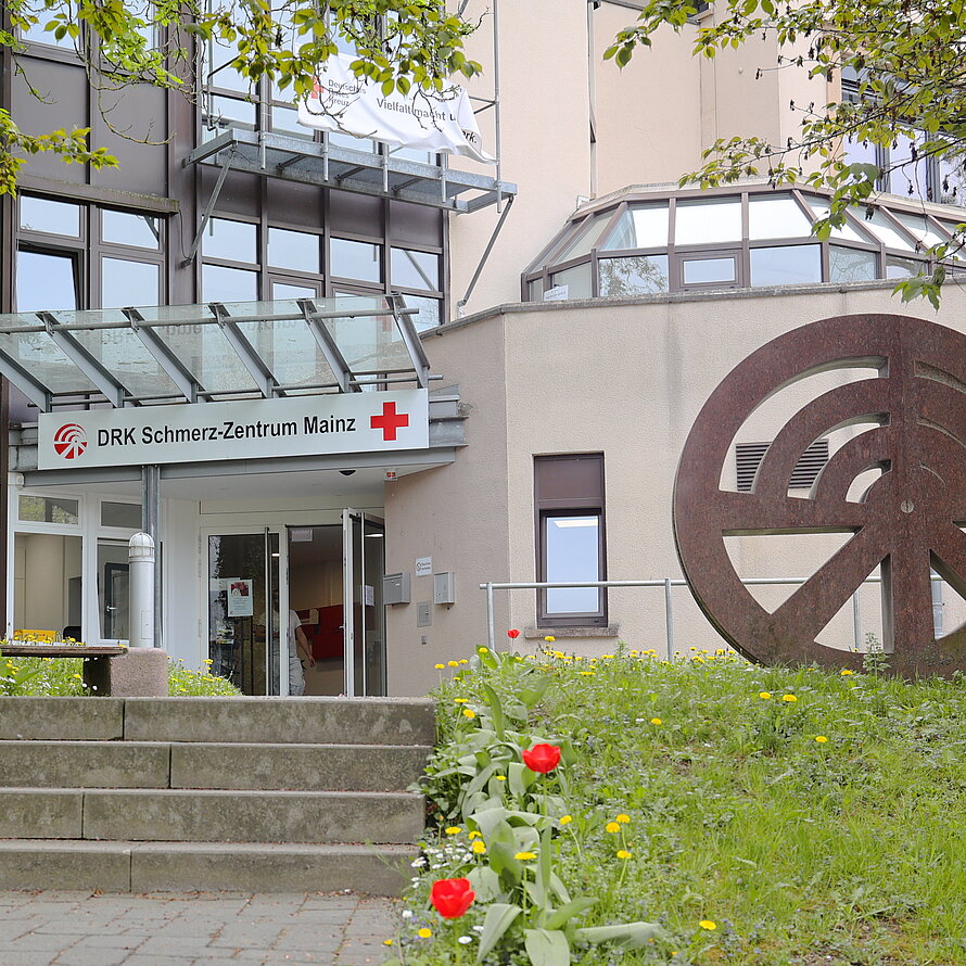 csm_mz_krankenhaus-eingang_7S6A9119_cd21c5612f.jpg
