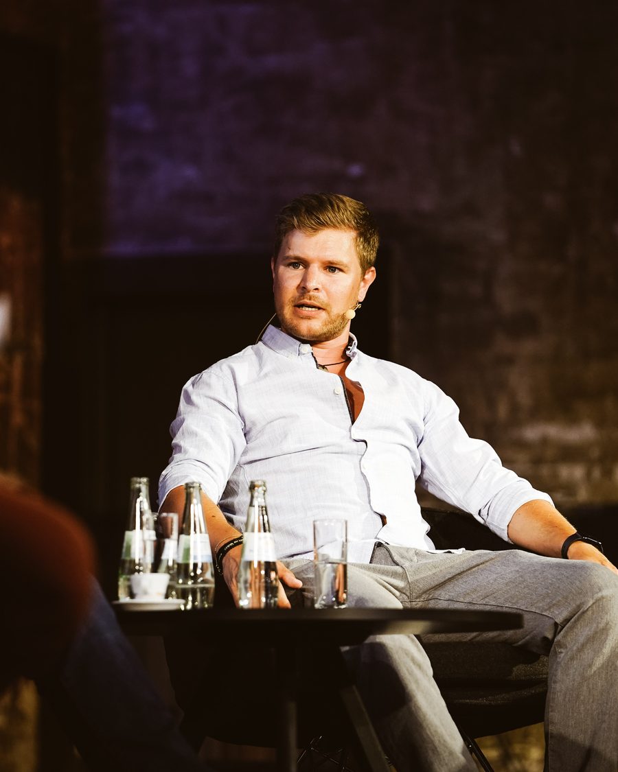 Marcus DEIN auf der Bühne im Panel-Gespräch