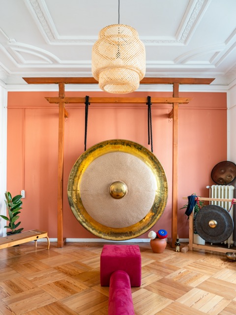 Großer Gong im Klangraum für Gong und Klangtherapie in Bernau