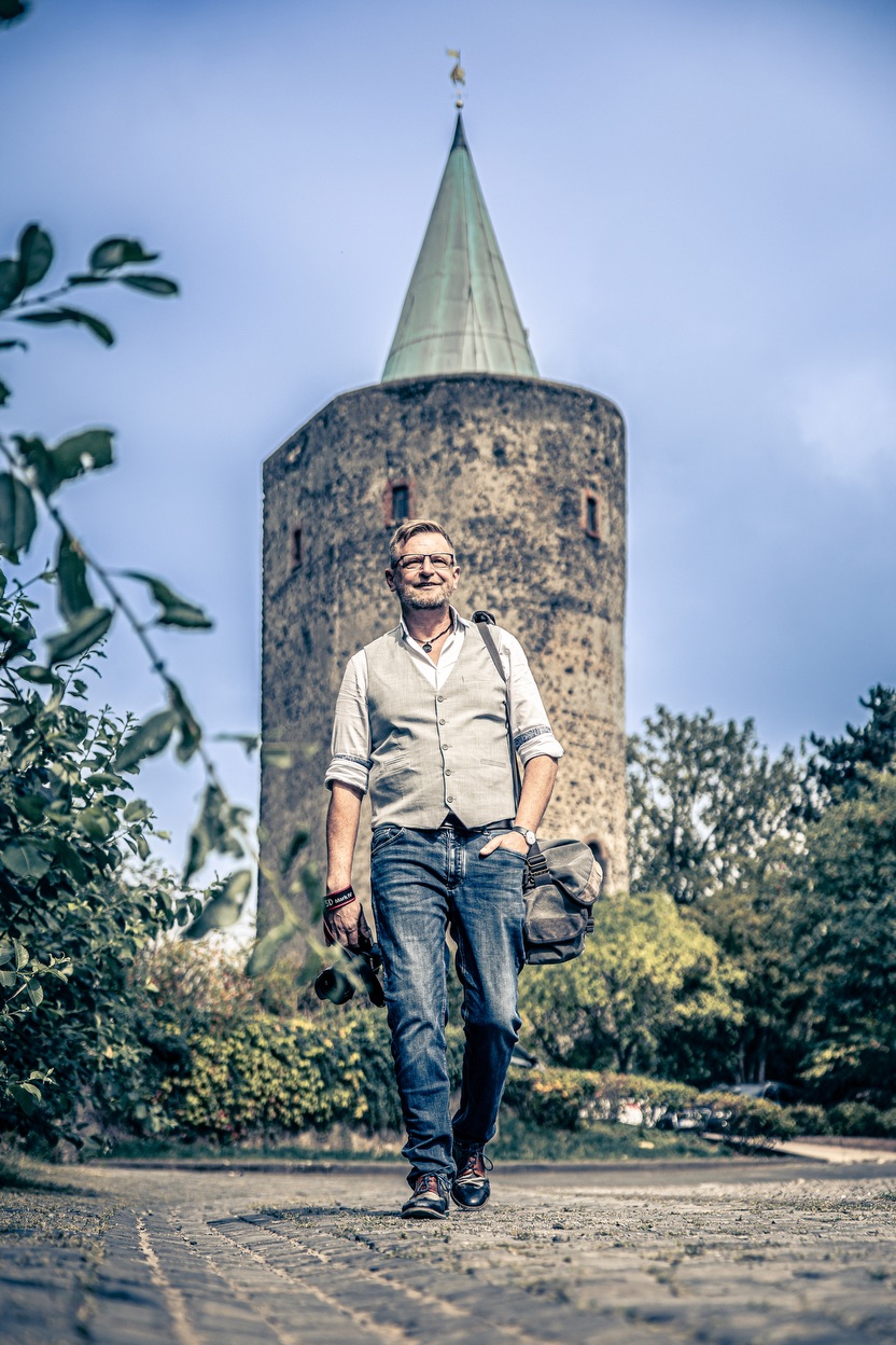 Lächelnde Fotografin