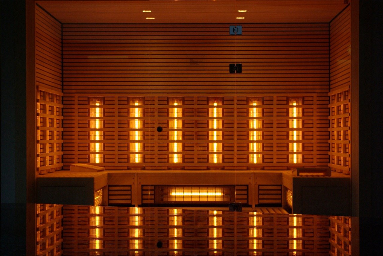 Sauna mit Infrarot Lampen als Hilfsmittel gegen Rückenschmerzen