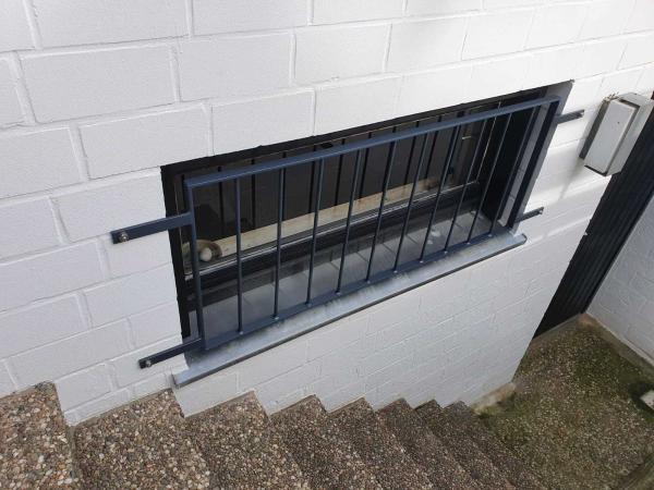 Fenstergitter anthrazit.jpg