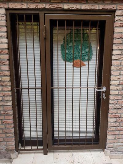 Gittertür braun.jpg