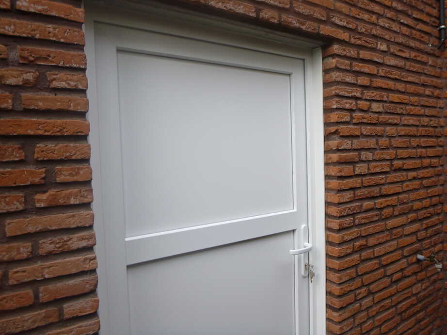 Nebeneingangstür Kunststoff.jpg