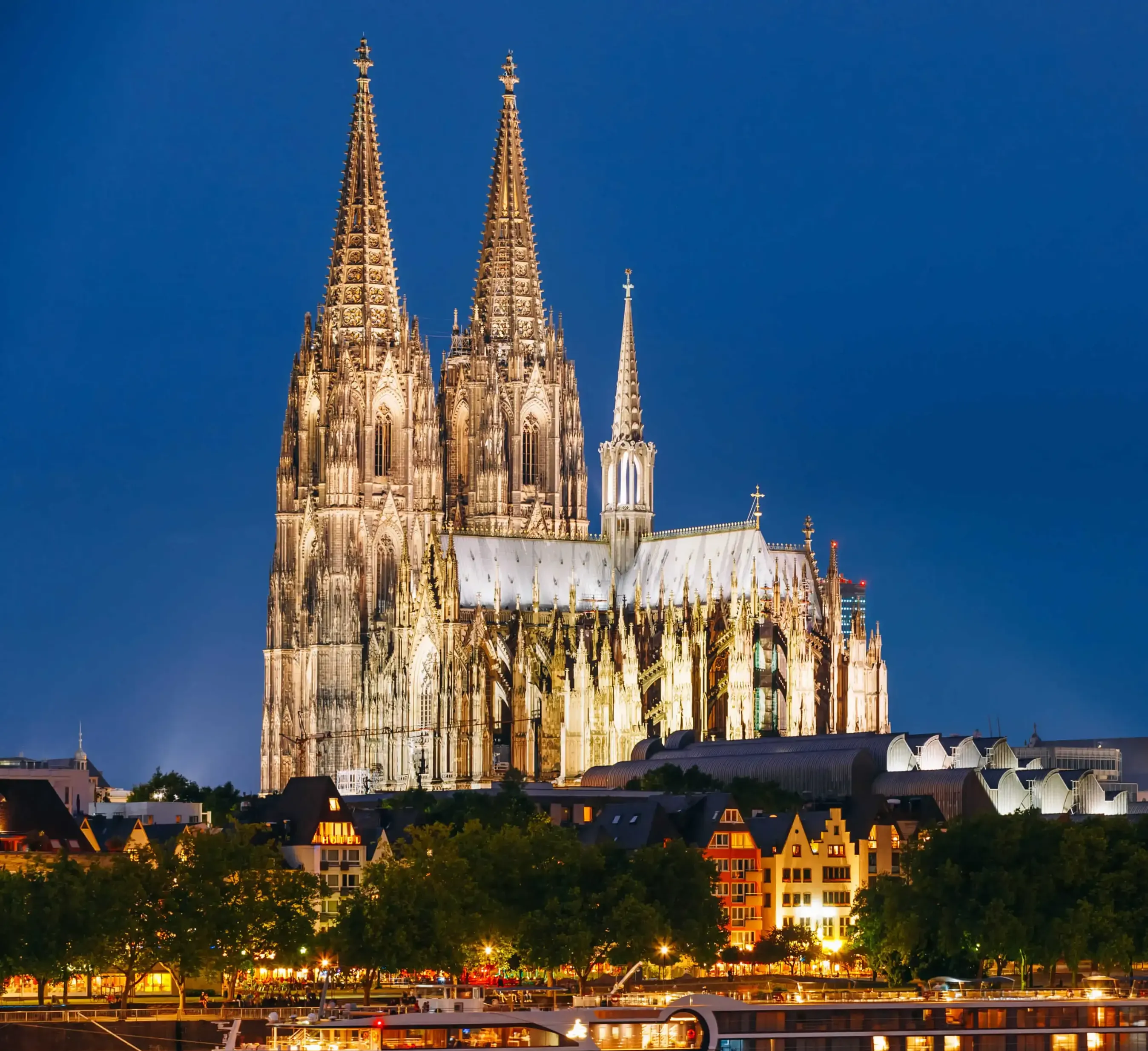 Photovoltaikanlage auf dem Dach eines Einfamilienhauses in Meerbusch