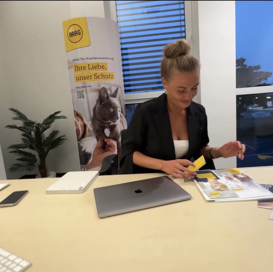 Sara Hering als persönliche Ansprechpartnerin für Versicherungen