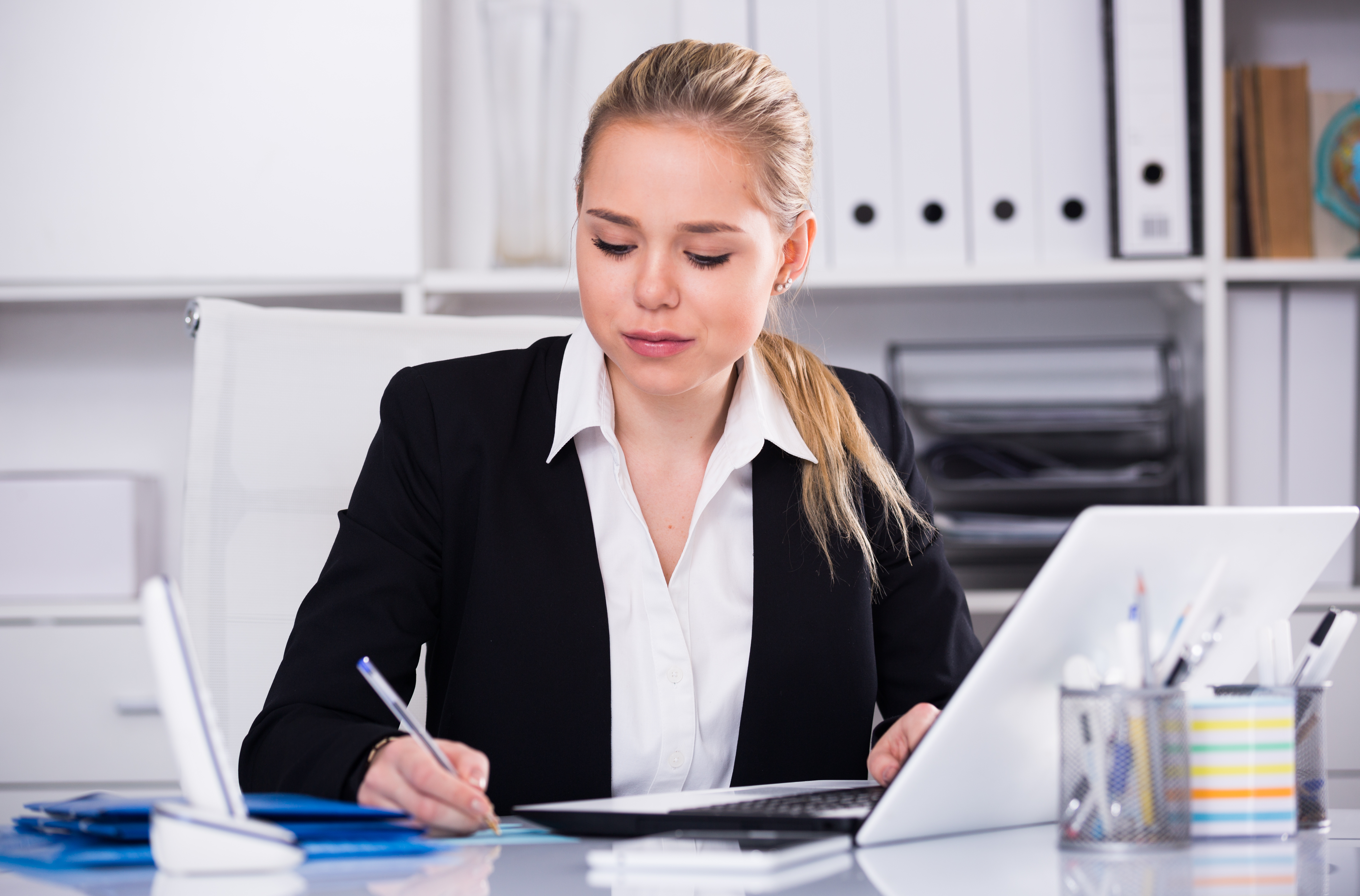 businesswoman-using-laptop.jpg