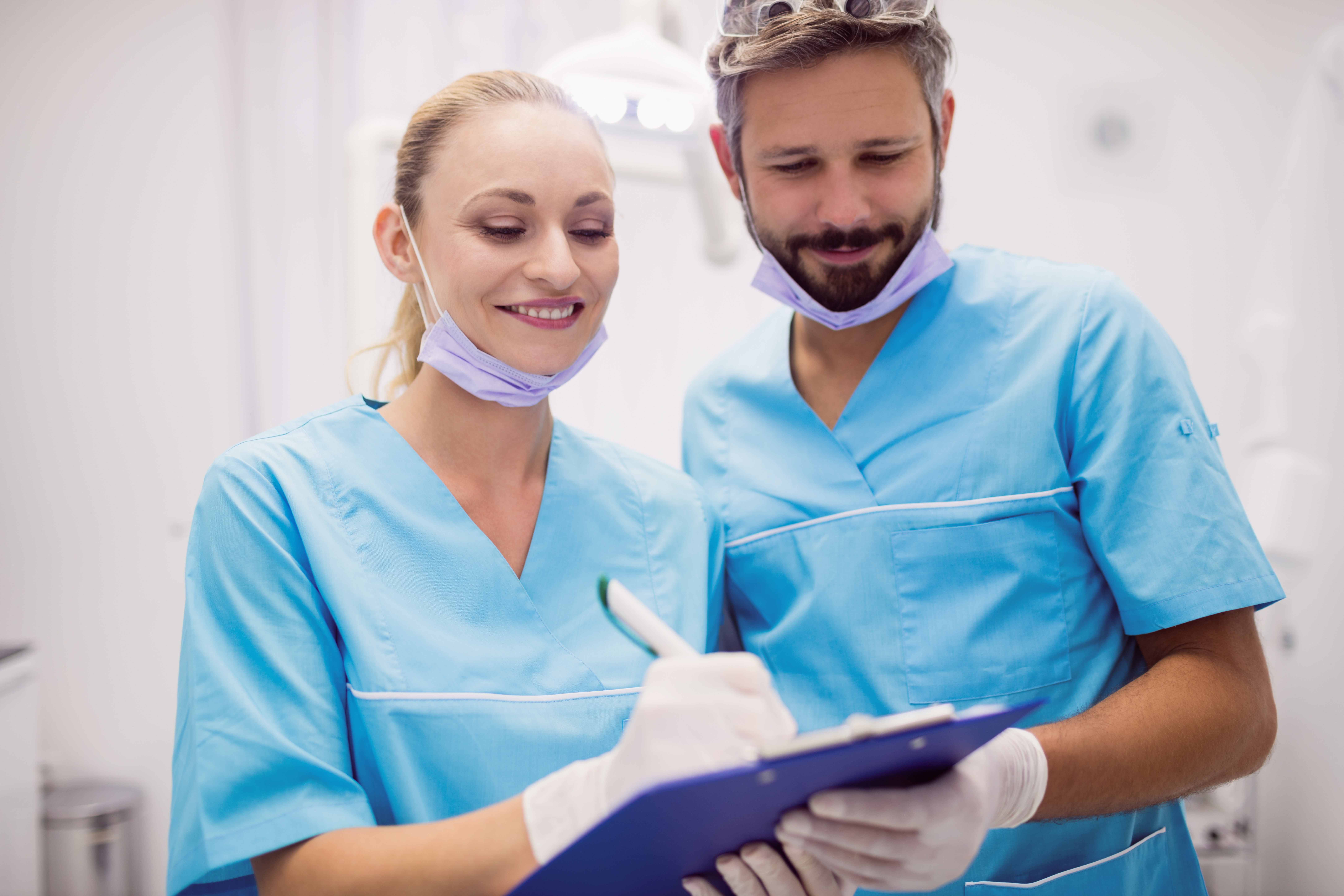 dentists-interacting-with-each-other.jpg
