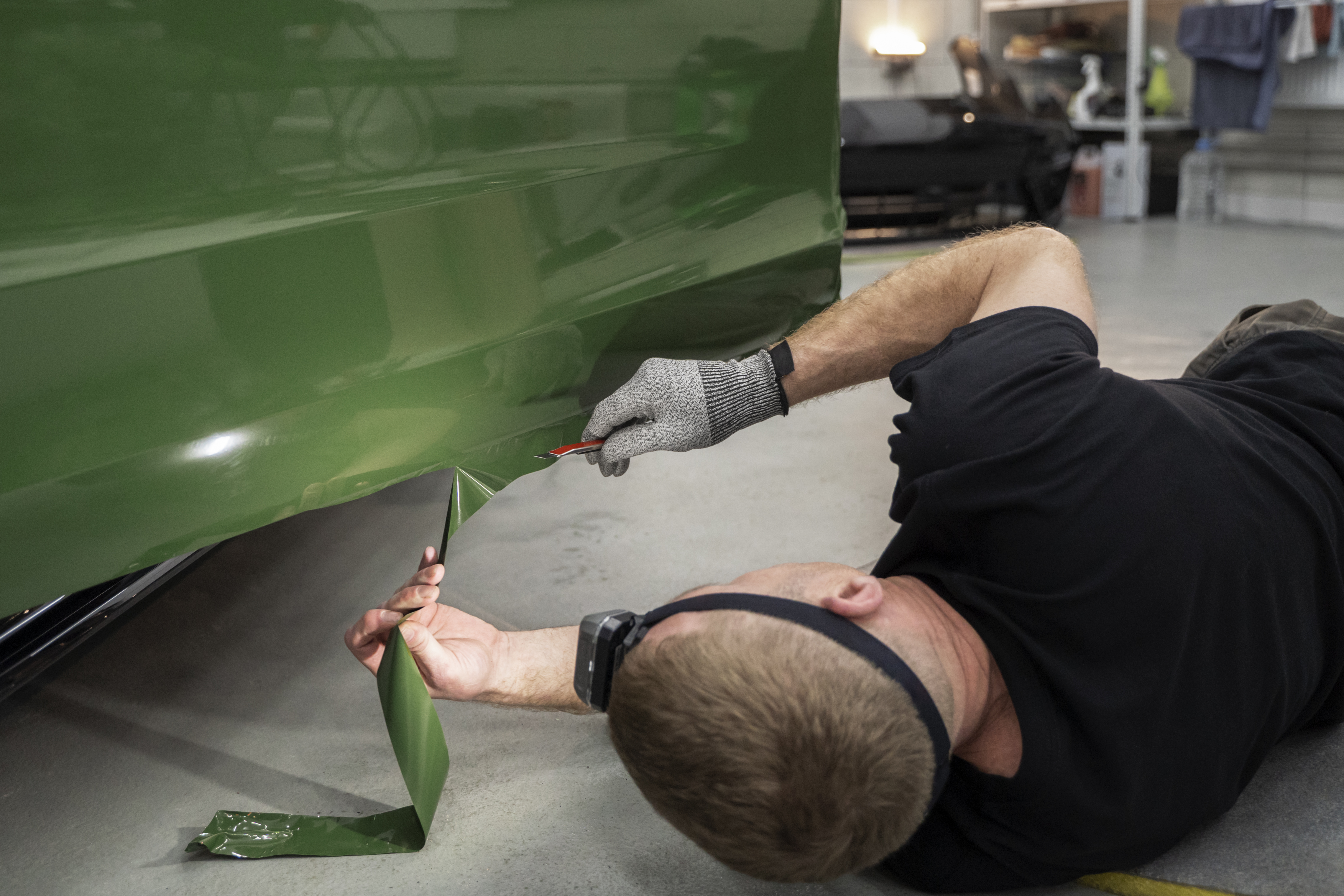 person-working-car-wrapping.jpg