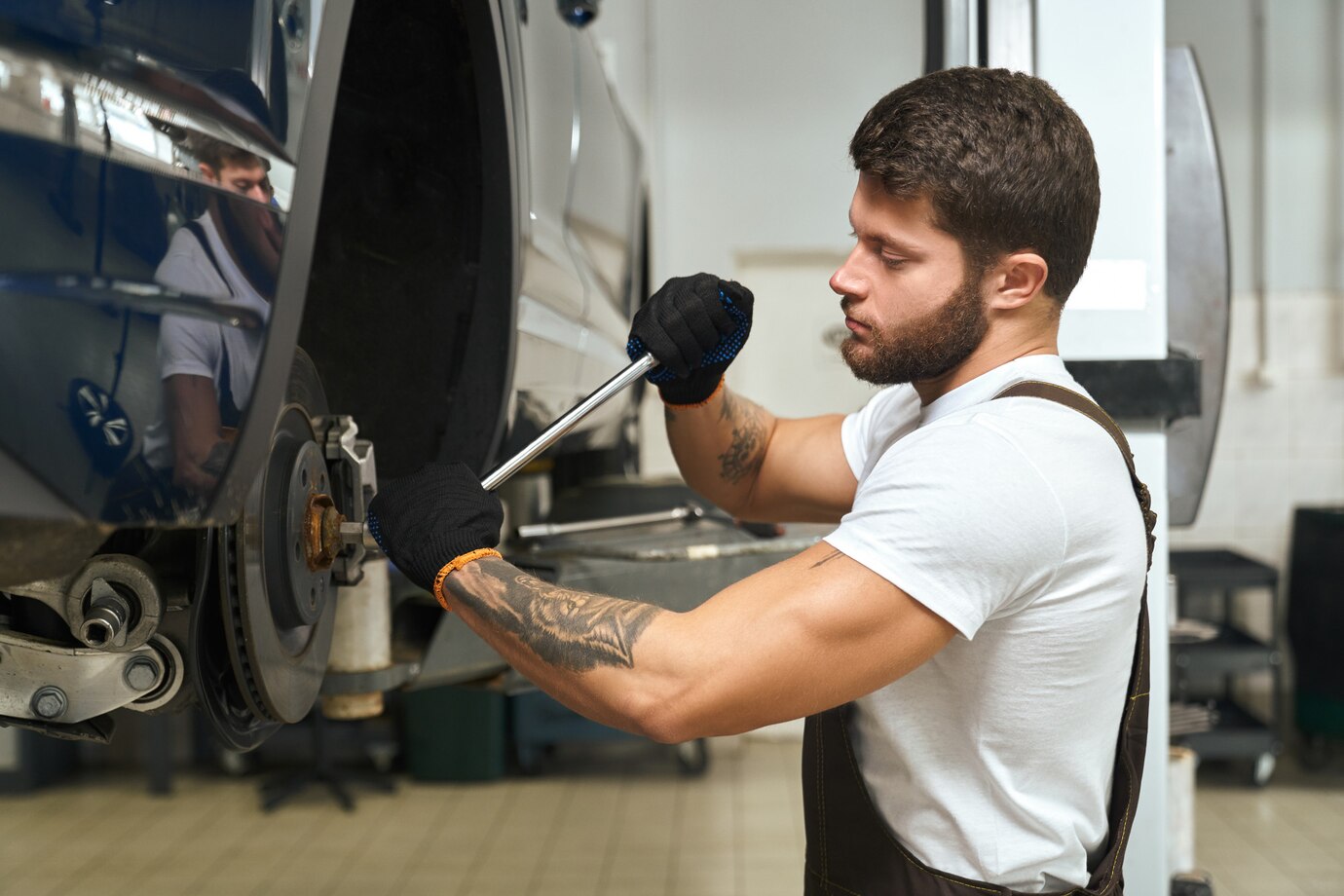 view-from-side-handsome-man-changing-tire-car_7502-4421.jpg
