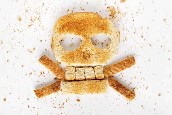 Gluten Toast als Totenkopf geformt