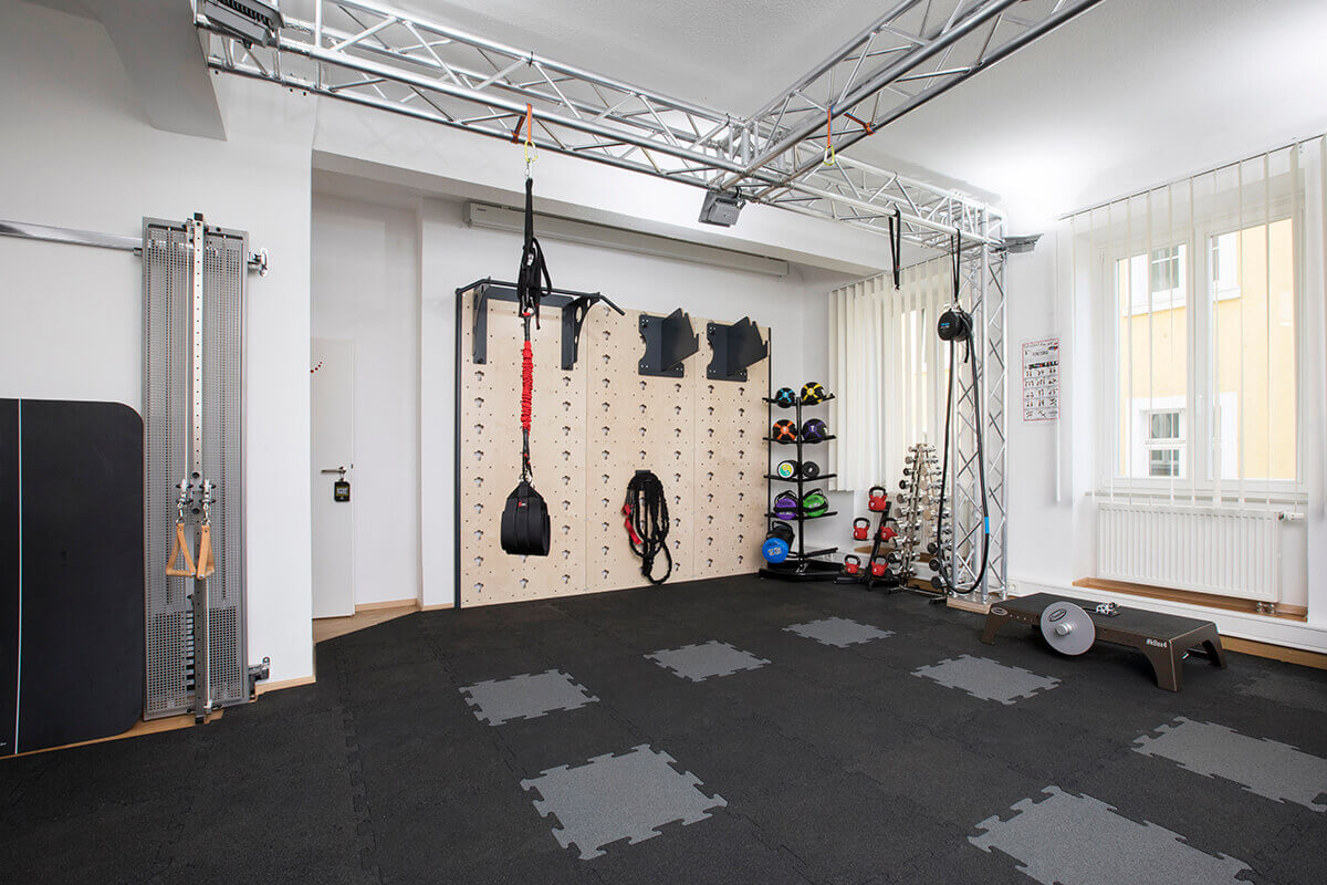 physiotherapie-praxis-trainingsraum1-therapiekonzept-kutzner-wuerzburg-1.jpg
