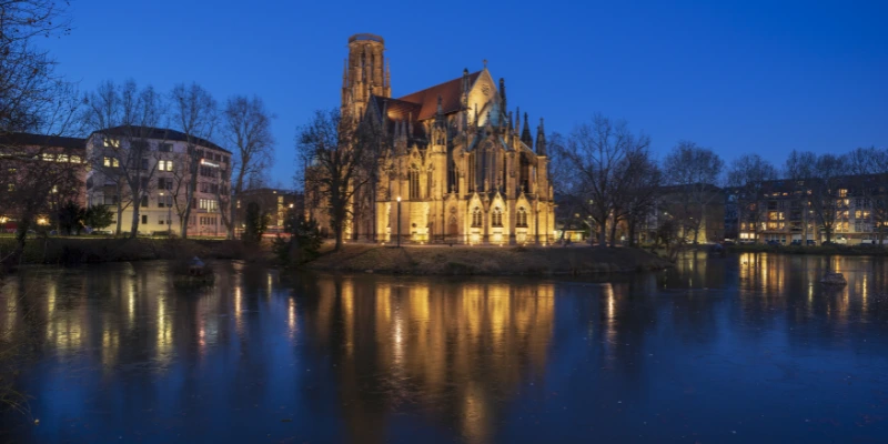Johanneskirche am Feuersee und Immobilienbewertung in Stuttgart: Ein Blick auf historische Werte