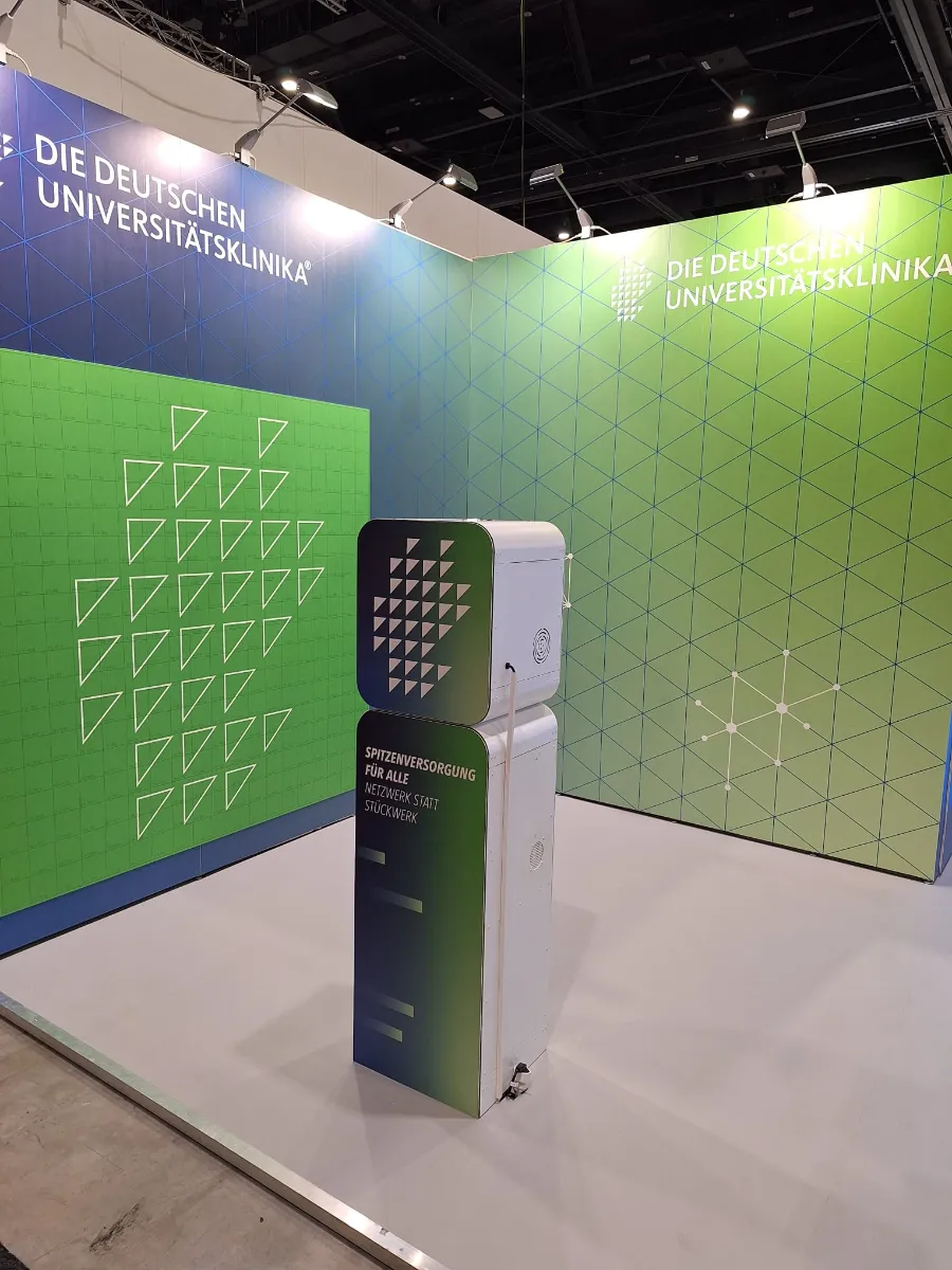 Fotobox im Design eines Messestands