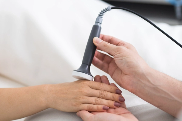 Hände mit weibl. Model.webp