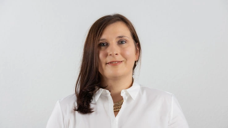 Die Scheidungsanwältin Anna Pac ist im Portrait zu sehen