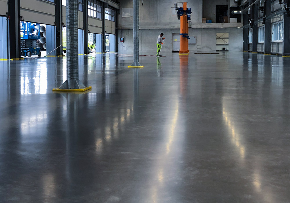 lagerhalle-boden-glanz.jpg