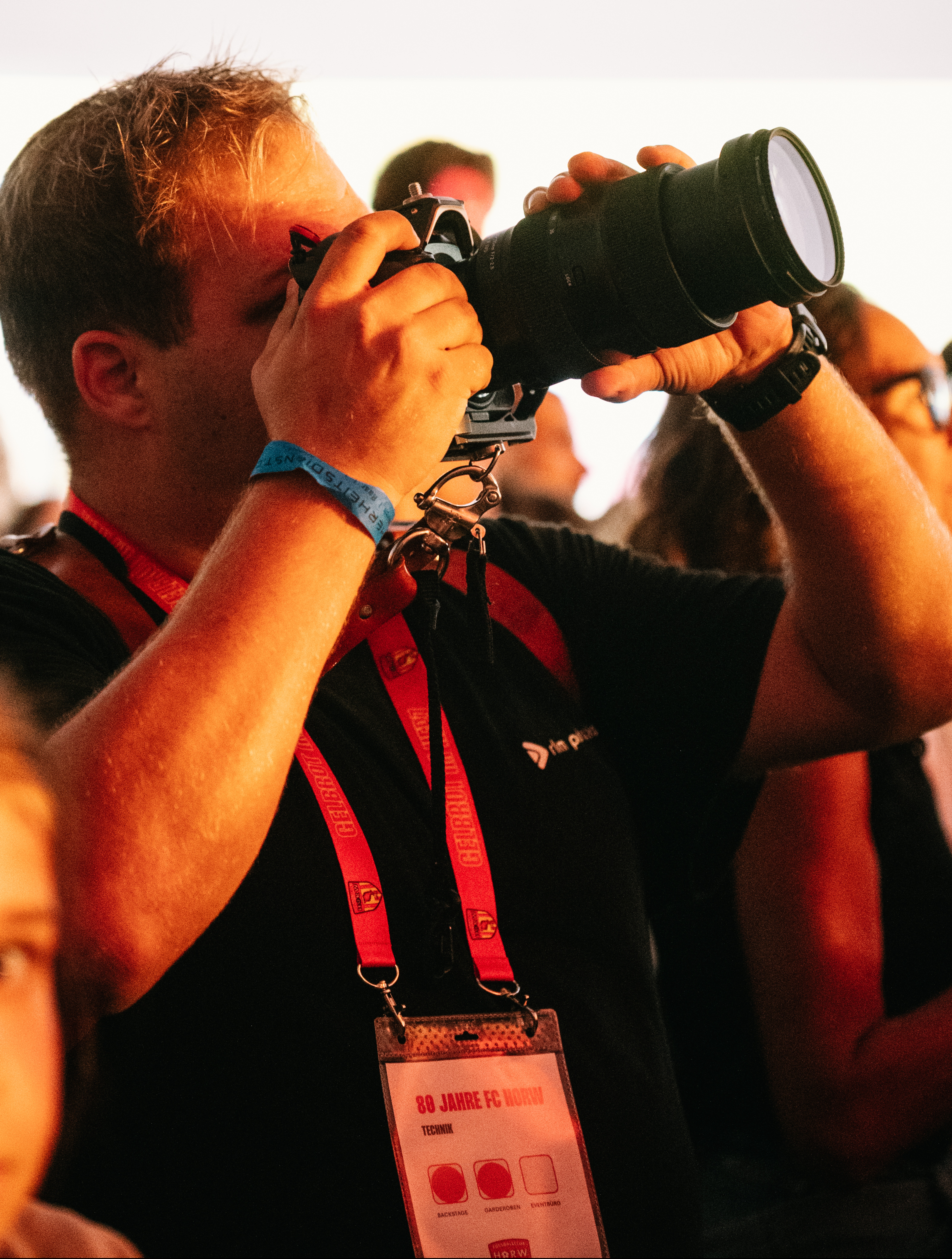Fotograf von RLM Productions im Einsatz an einem Drehtag