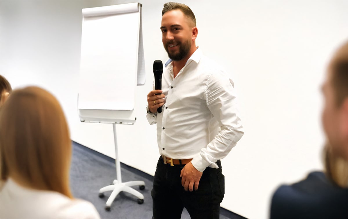 Daniel Caballero bei einem Seminar