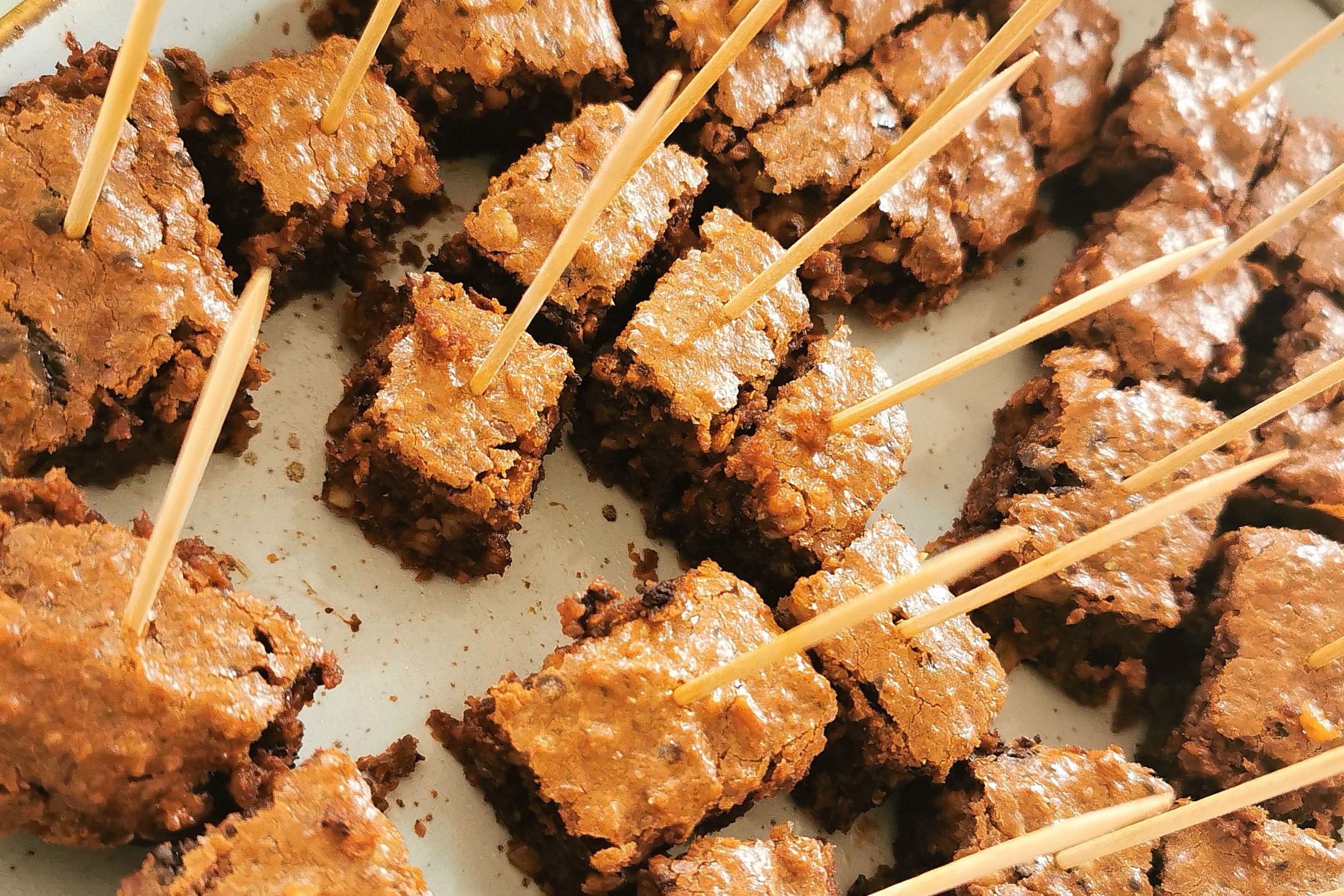 Saftige Zucchini-Schokobrownies (zuckerfrei)