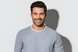 20250823_1301_Friendly Smile Highlighted_simple_compose_01k3b9eh0fe6cah2x5dd83kw6b.gif
