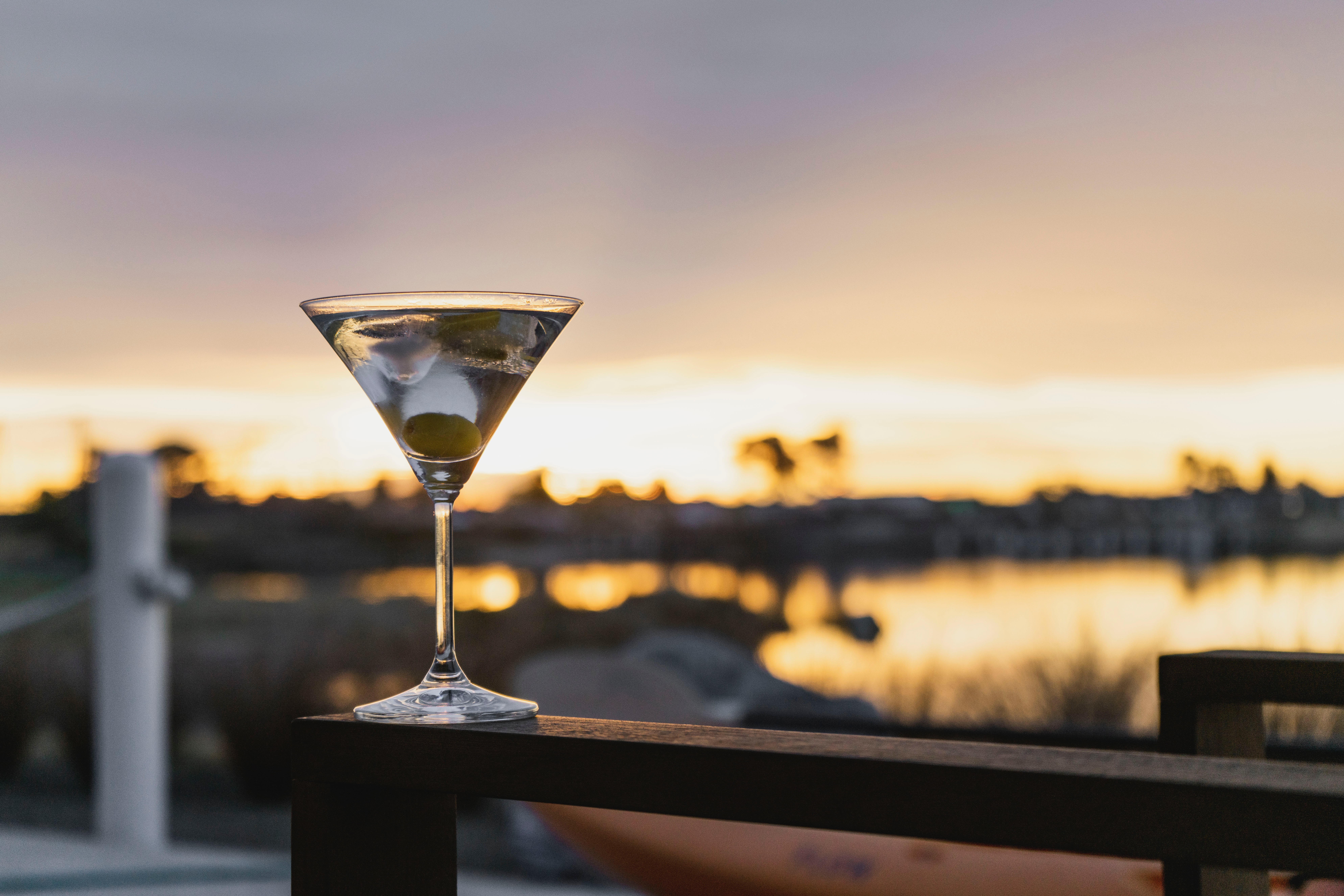 Die Geschichte hinter dem berühmten Martini: Ein Blick in die Cocktail-Kultur